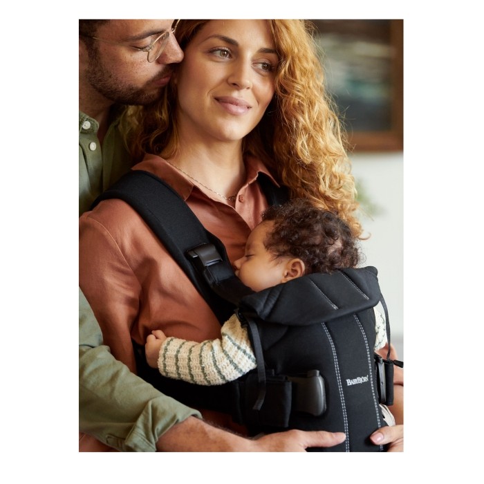 babybjorn-baby-carrier-one-black-cotton-mix-04