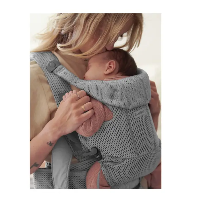 en-099018-baby-carrier-move-grey-3d-mesh-lifestyle-2020-babybjorn-01